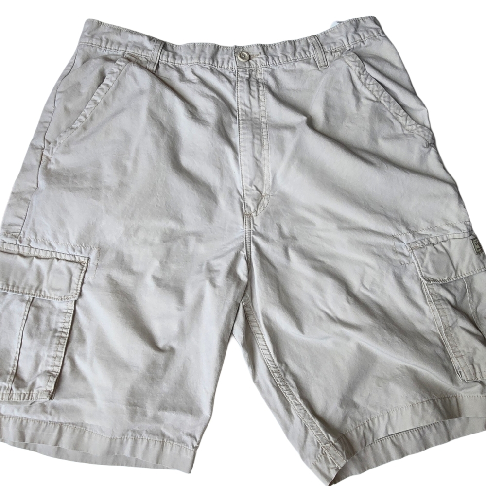 Wrangler Men's Casual Tan Cargo Shorts With Zipper And Button Closure Size 36